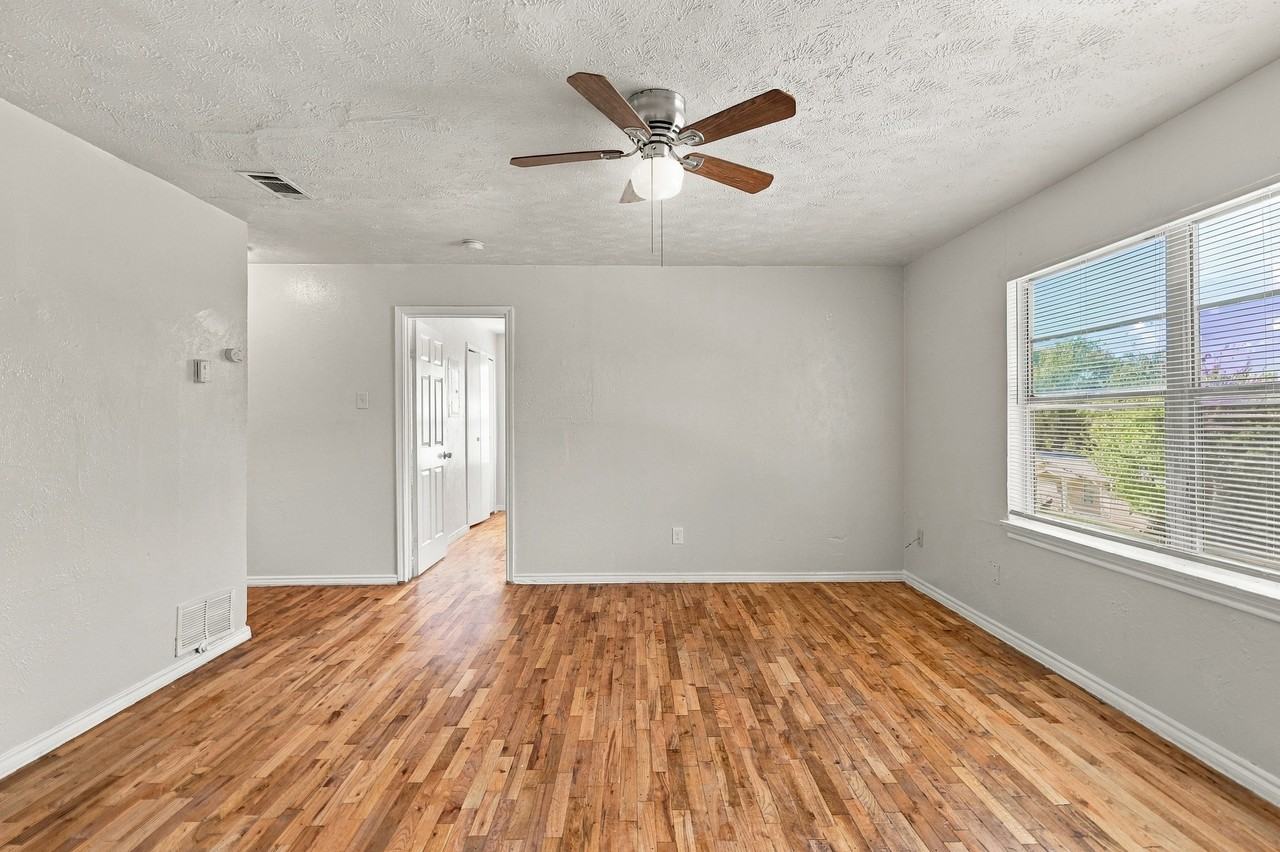1212 Riverview Dr #D - Photo 5 of 19