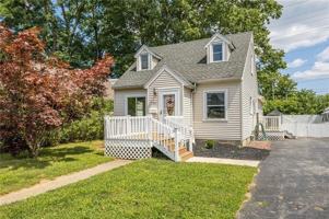 featured image of 752 Bennington Dr