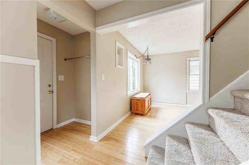 752 Bennington Dr - Photo 3 of 27