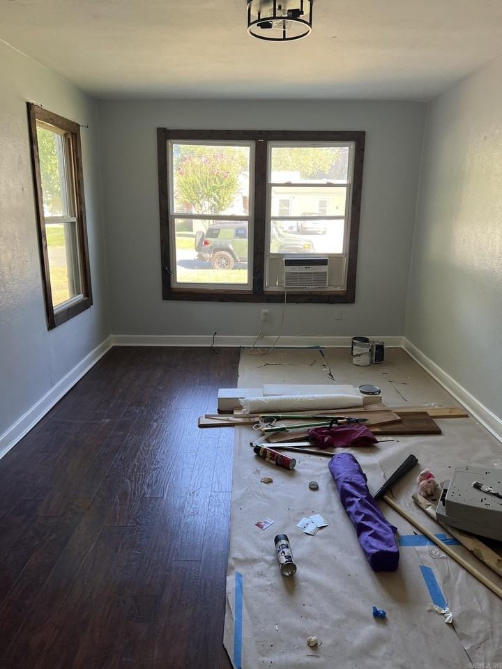 1123 Ash St - Photo 2 of 7
