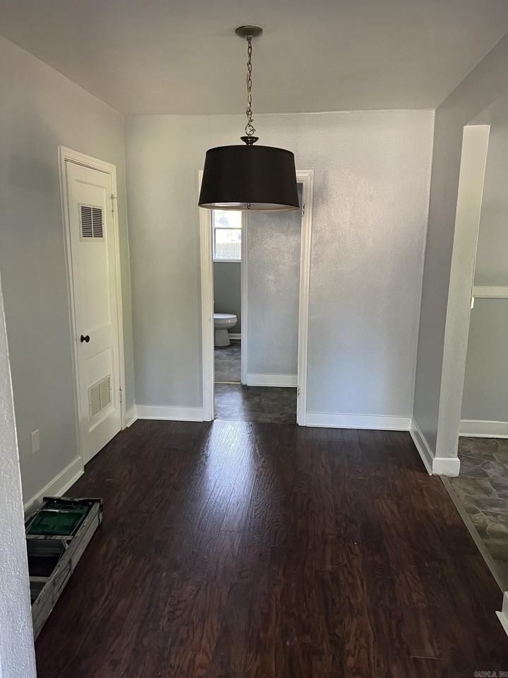 1123 Ash St - Photo 4 of 7