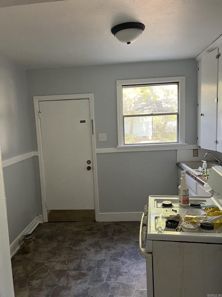1123 Ash St - Photo 5 of 7