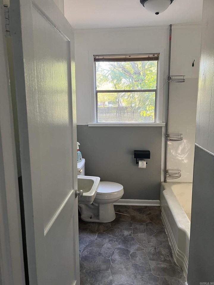 1123 Ash St - Photo 7 of 7