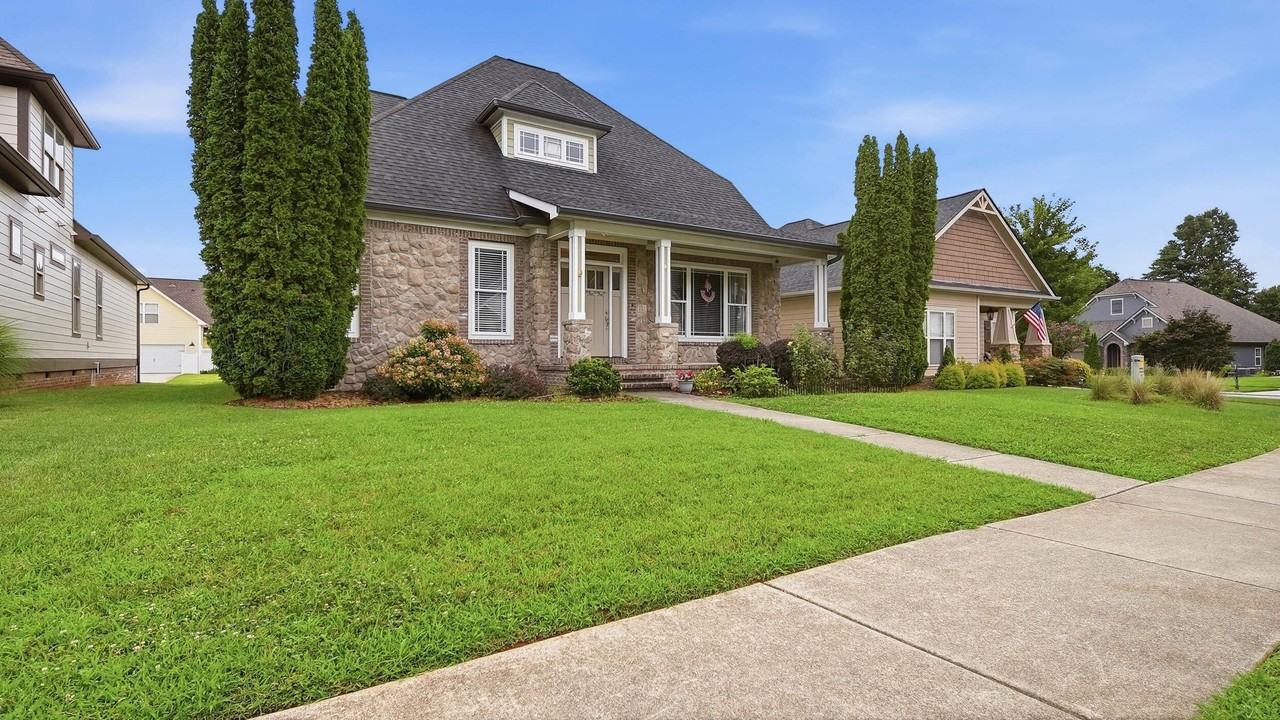 9712 Rookwood Cir - Photo 2 of 28