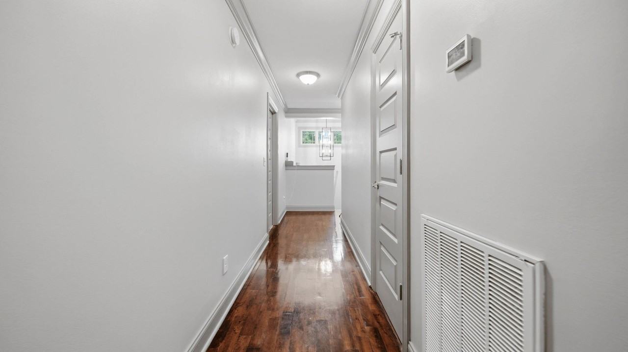 9712 Rookwood Cir - Photo 4 of 28