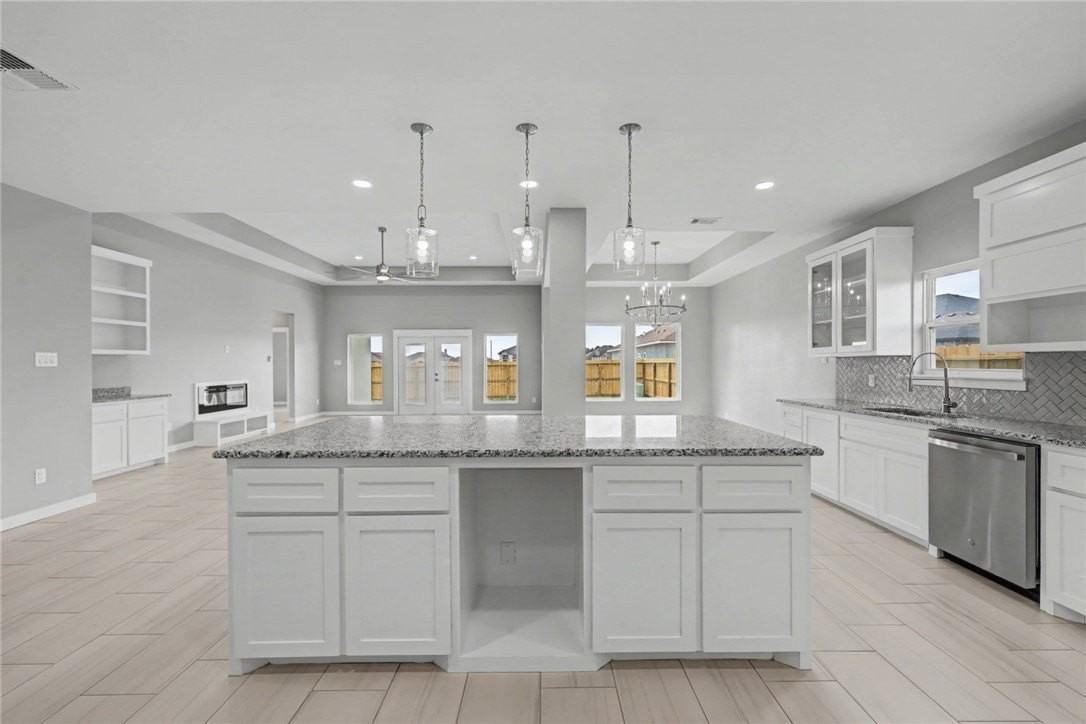 6865 Riesling Street - Photo 7 of 32