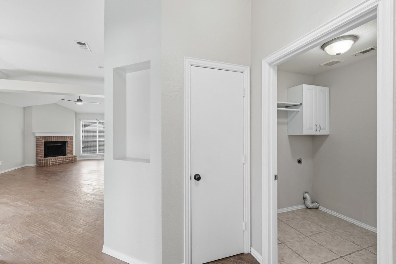 1012 Waterview Dr #1 - Photo 3 of 41