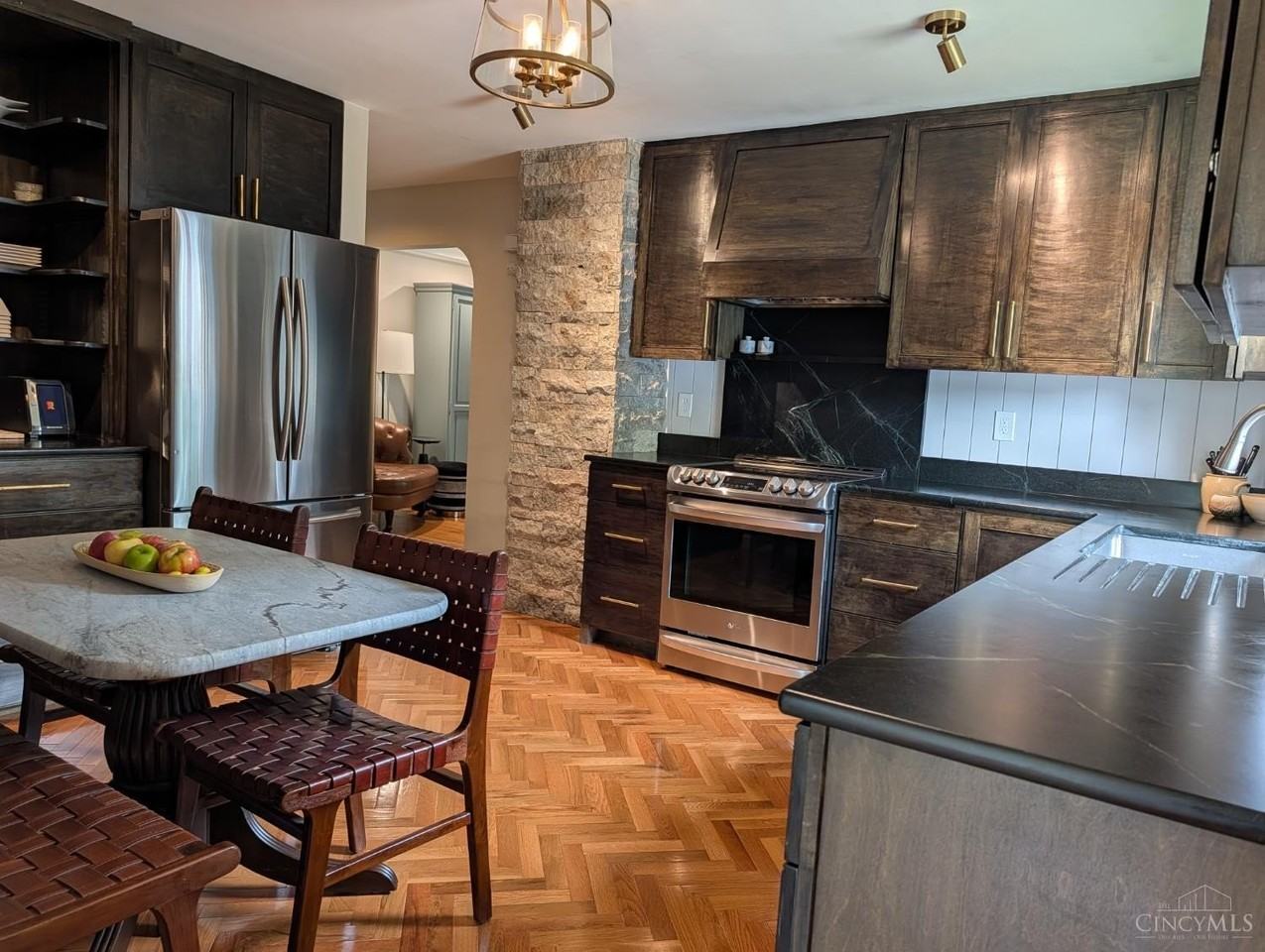 218 N East St - Photo 4 of 28