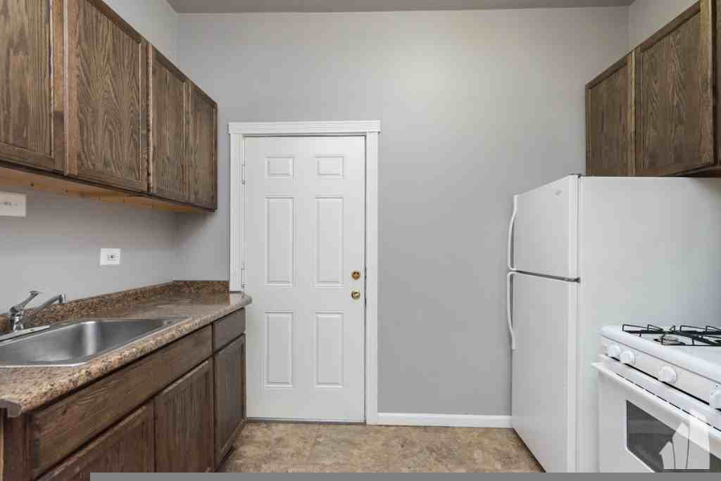 4255 W Addison St #87-2 - Photo 7 of 11