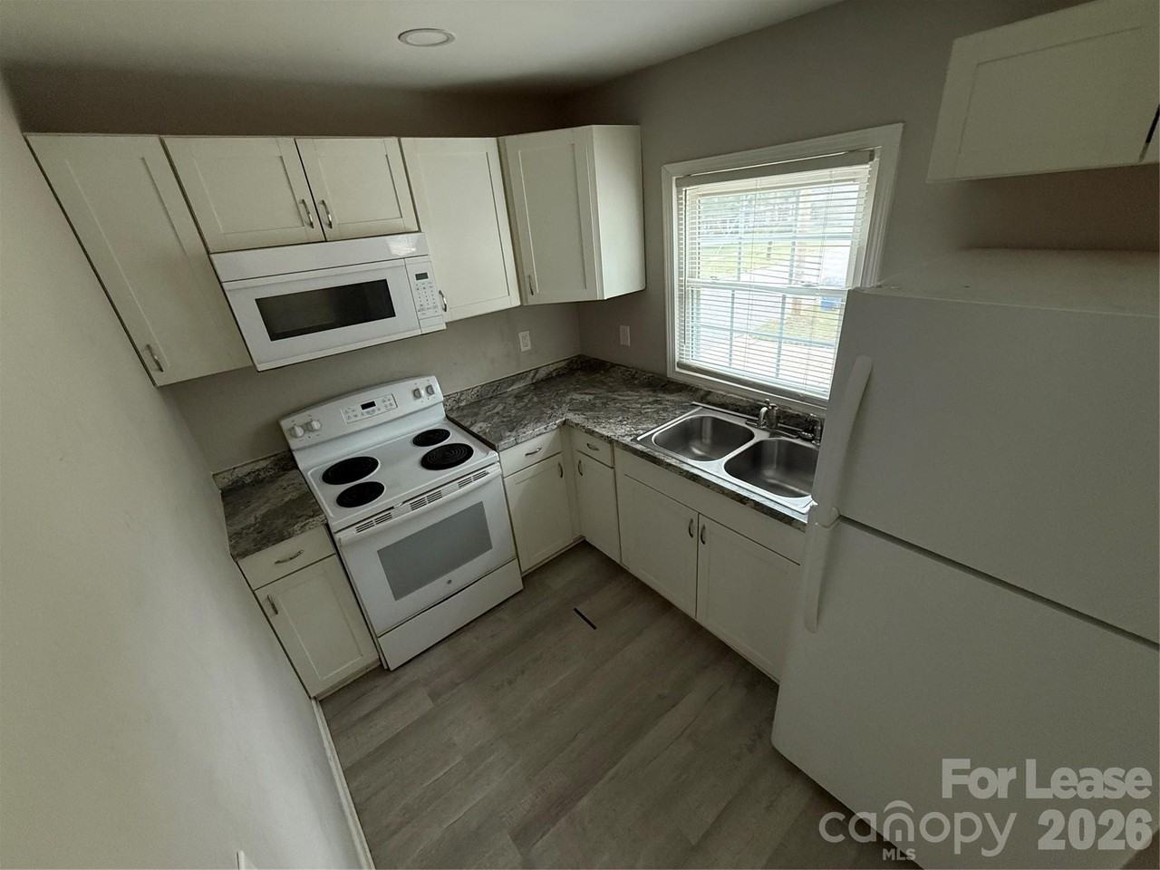 1227 5th St - Photo 5 of 10