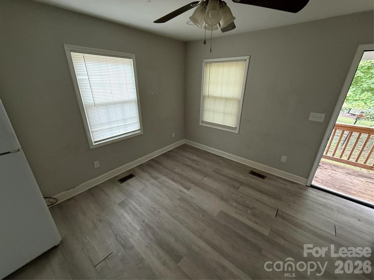 1227 5th St - Photo 6 of 10