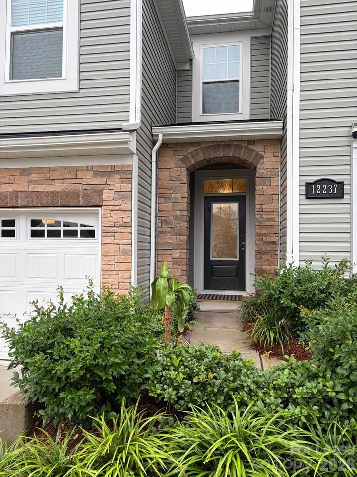 12237 Gambrell Dr - Photo 2 of 23