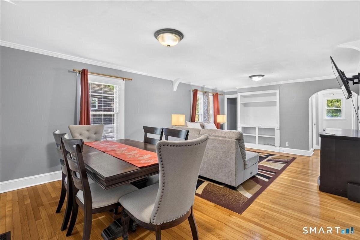 240 Derby Ave - Photo 4 of 40