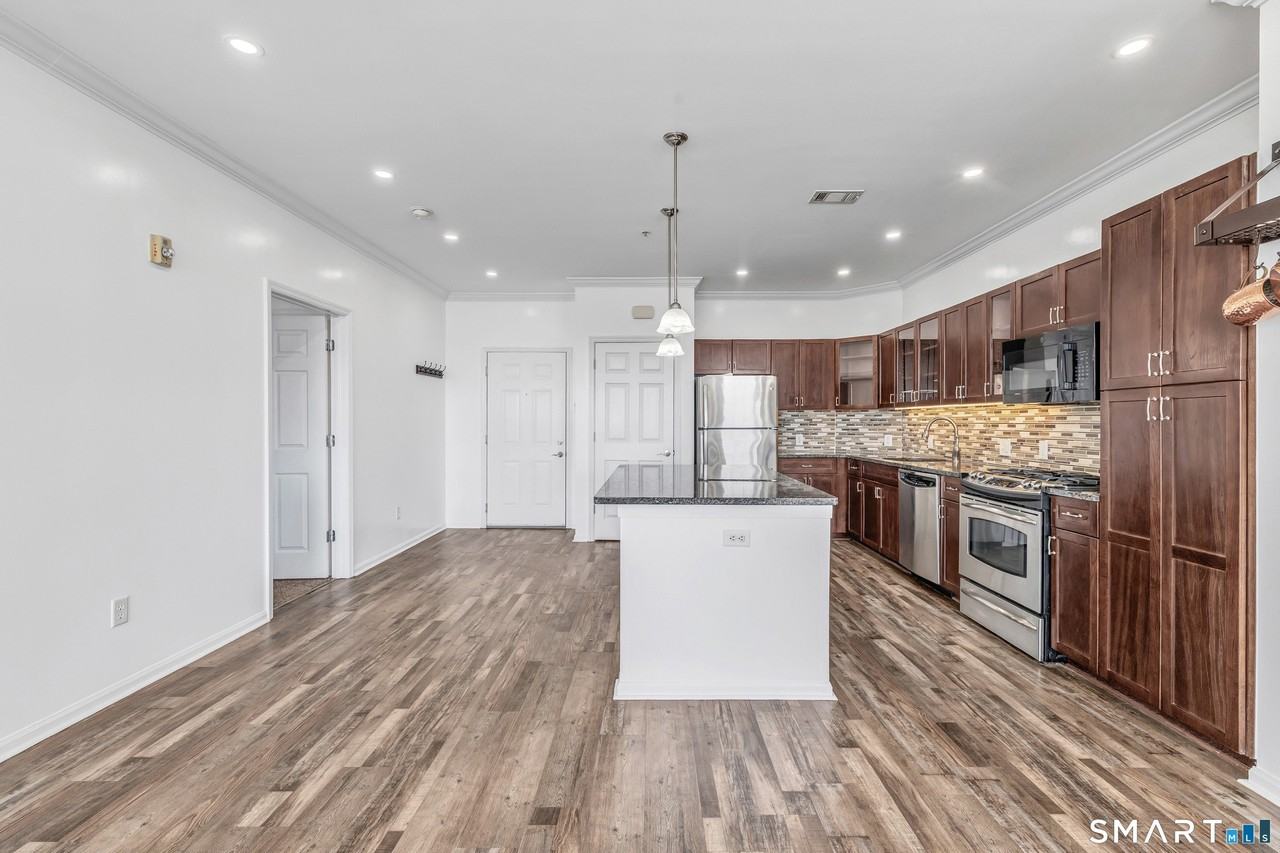 850 E Main St #403 - Photo 3 of 28