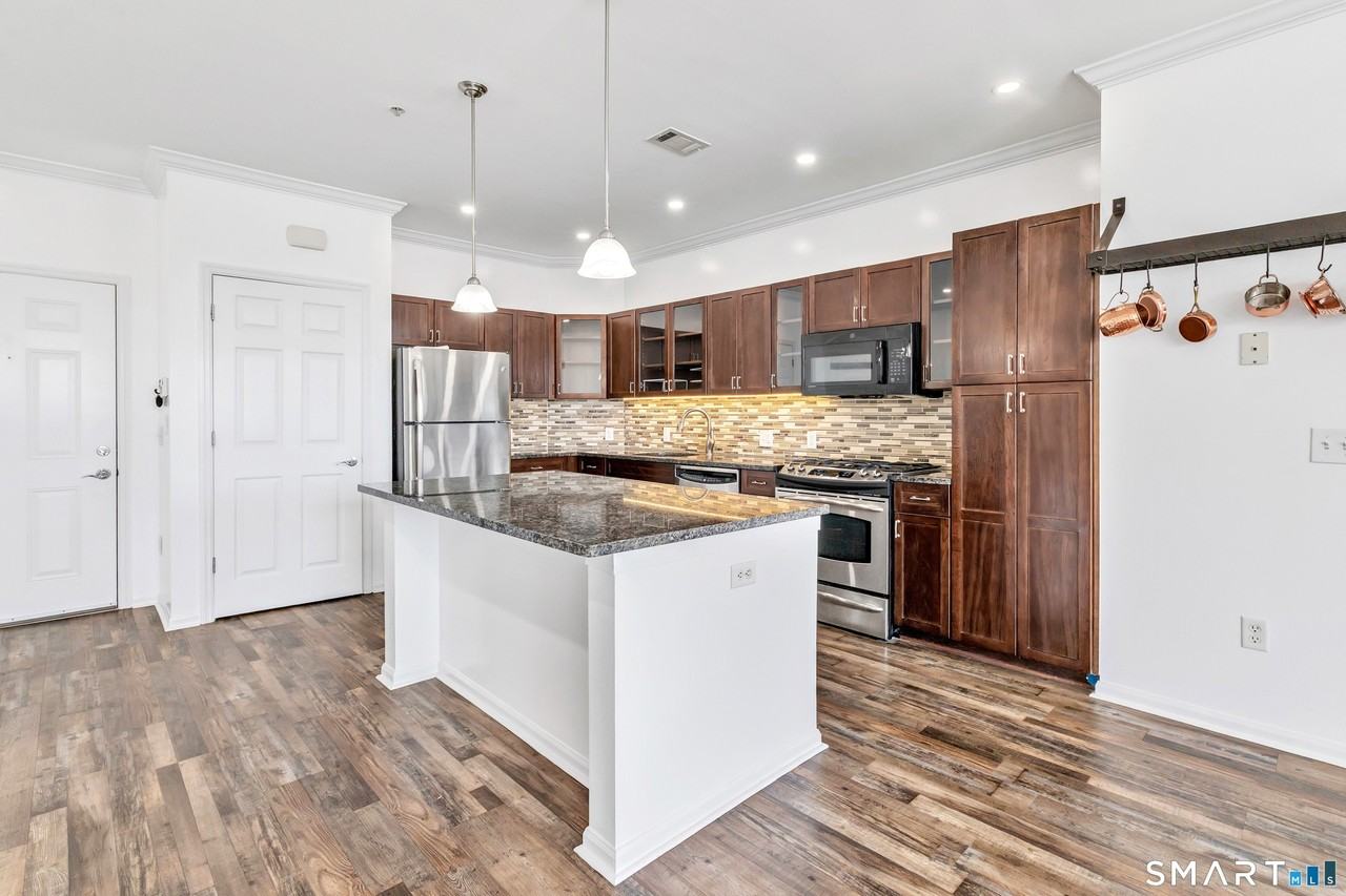 850 E Main St #403 - Photo 4 of 28
