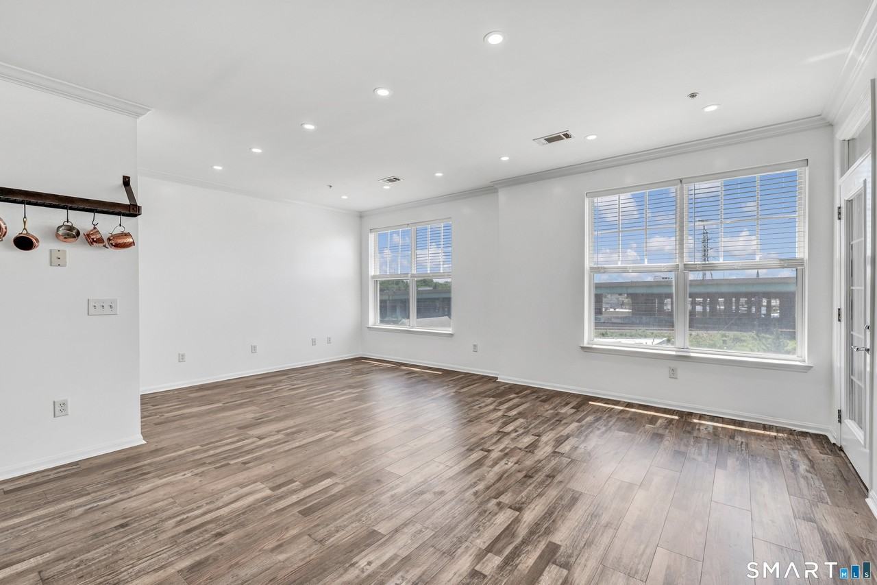 850 E Main St #403 - Photo 5 of 28