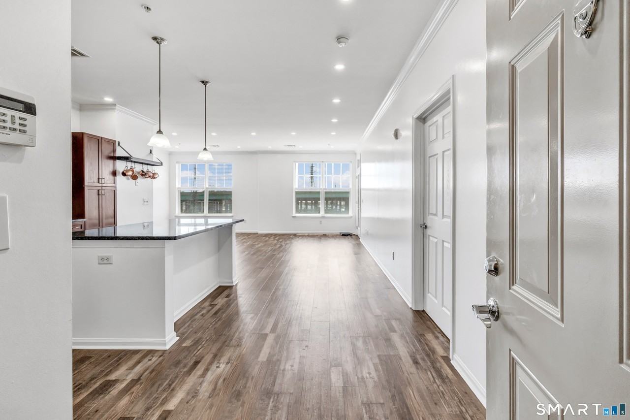 850 E Main St #403 - Photo 6 of 28