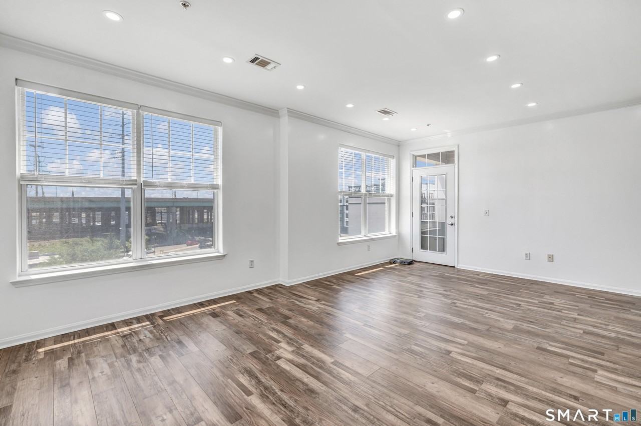 850 E Main St #403 - Photo 7 of 28