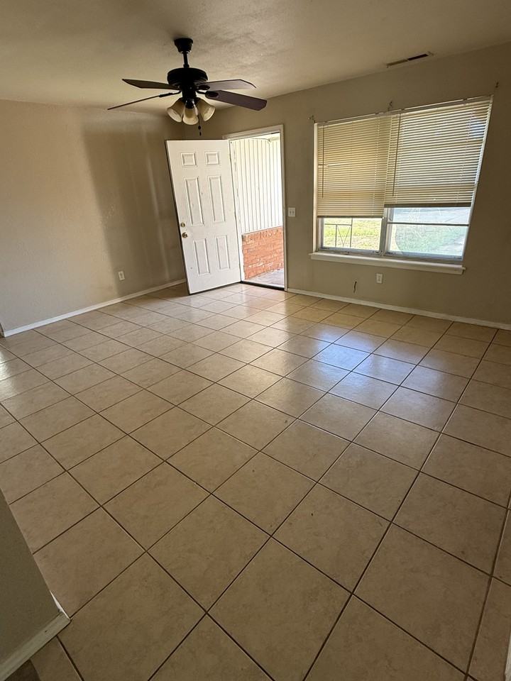 1420 Tanglewood Dr #1 - Photo 2 of 22