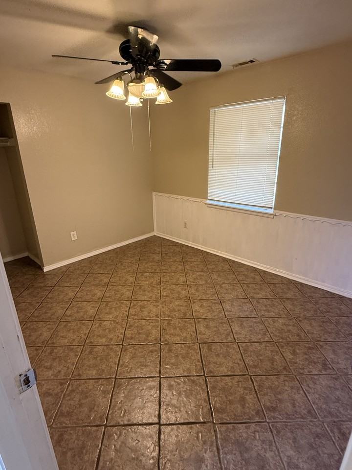 1420 Tanglewood Dr #1 - Photo 5 of 22