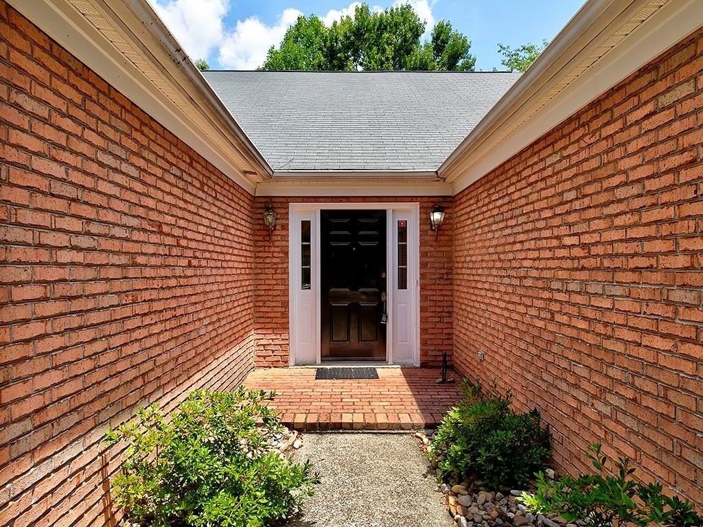 570 Olde Lauren Ct - Photo 3 of 32