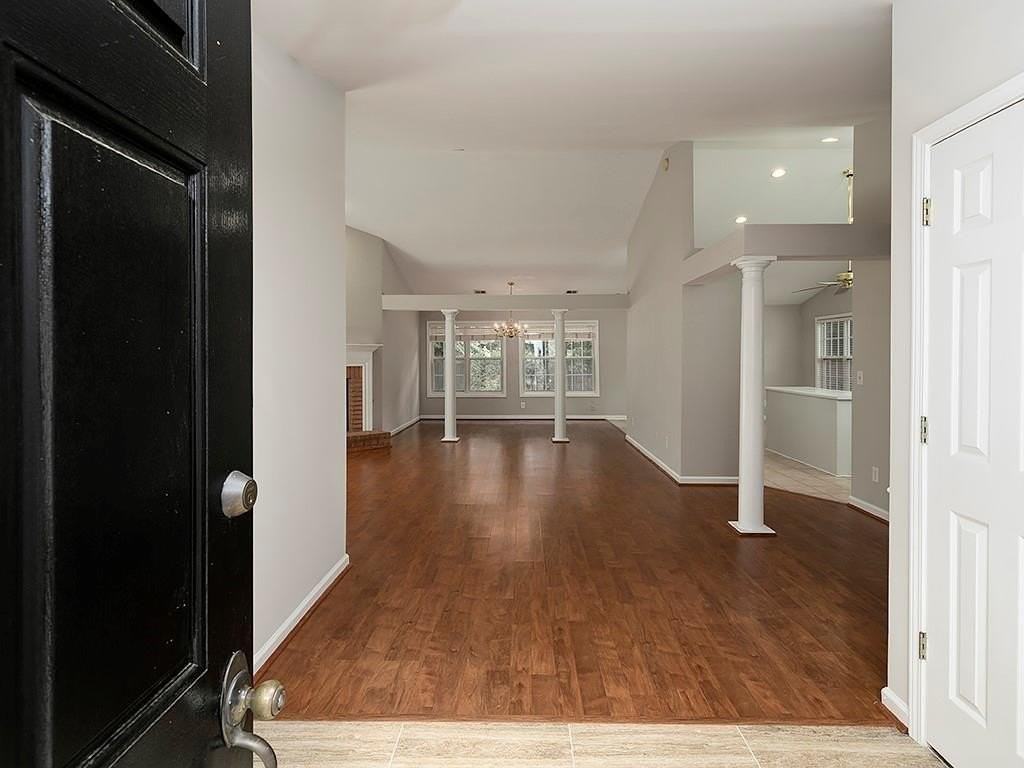 570 Olde Lauren Ct - Photo 4 of 32