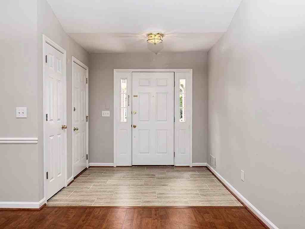 570 Olde Lauren Ct - Photo 5 of 32