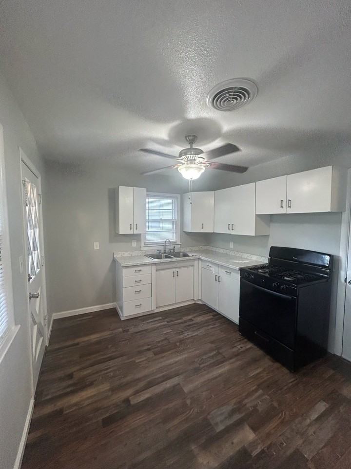 524 Locust St #1 - Photo 2 of 13