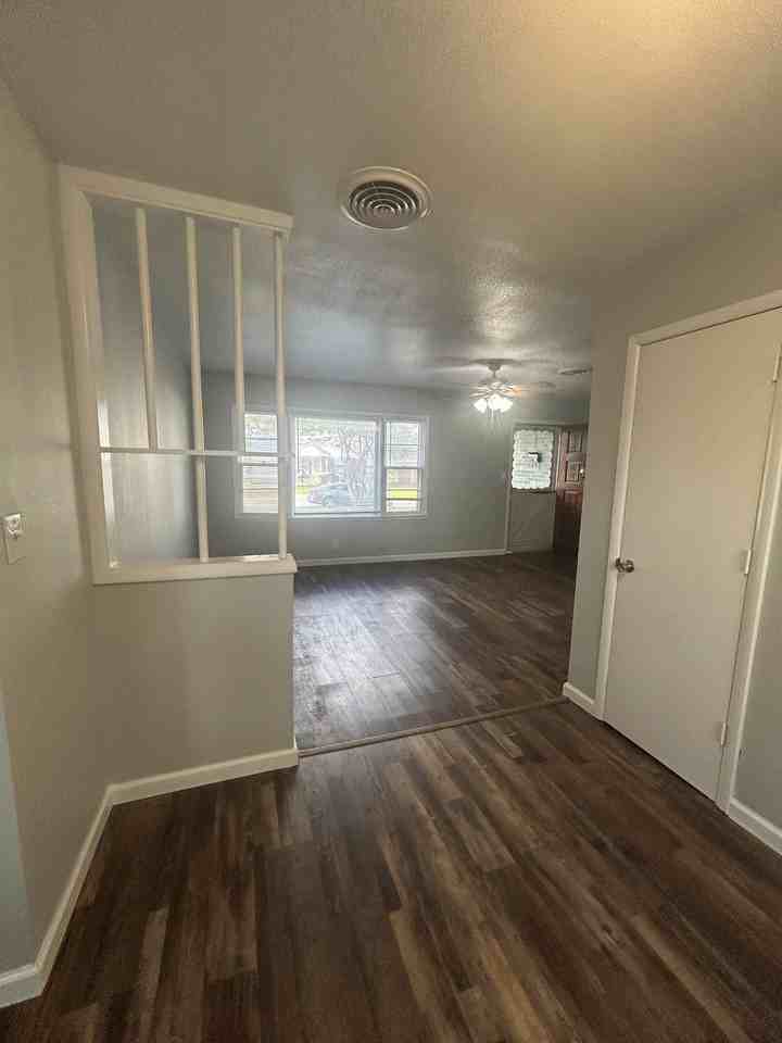 524 Locust St #1 - Photo 3 of 13