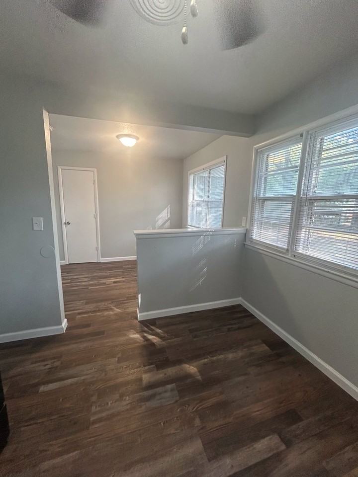 524 Locust St #1 - Photo 4 of 13