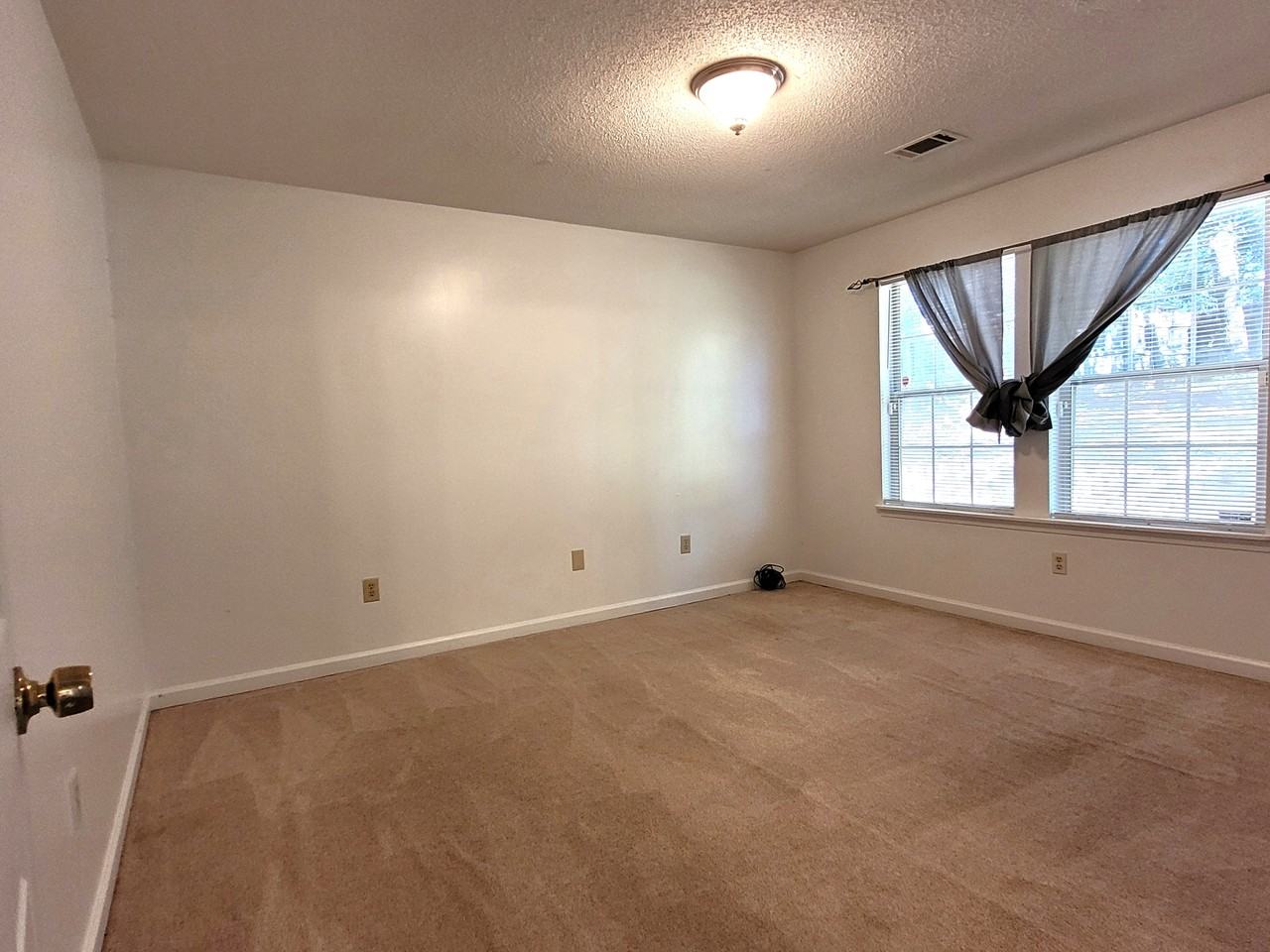 2372 Union Point Jct #1 - Photo 5 of 36