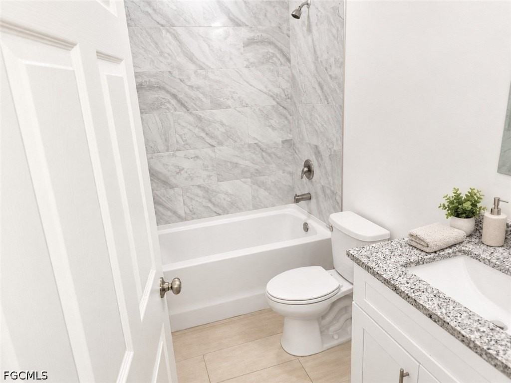 763 Puccini Ave S - Photo 7 of 9