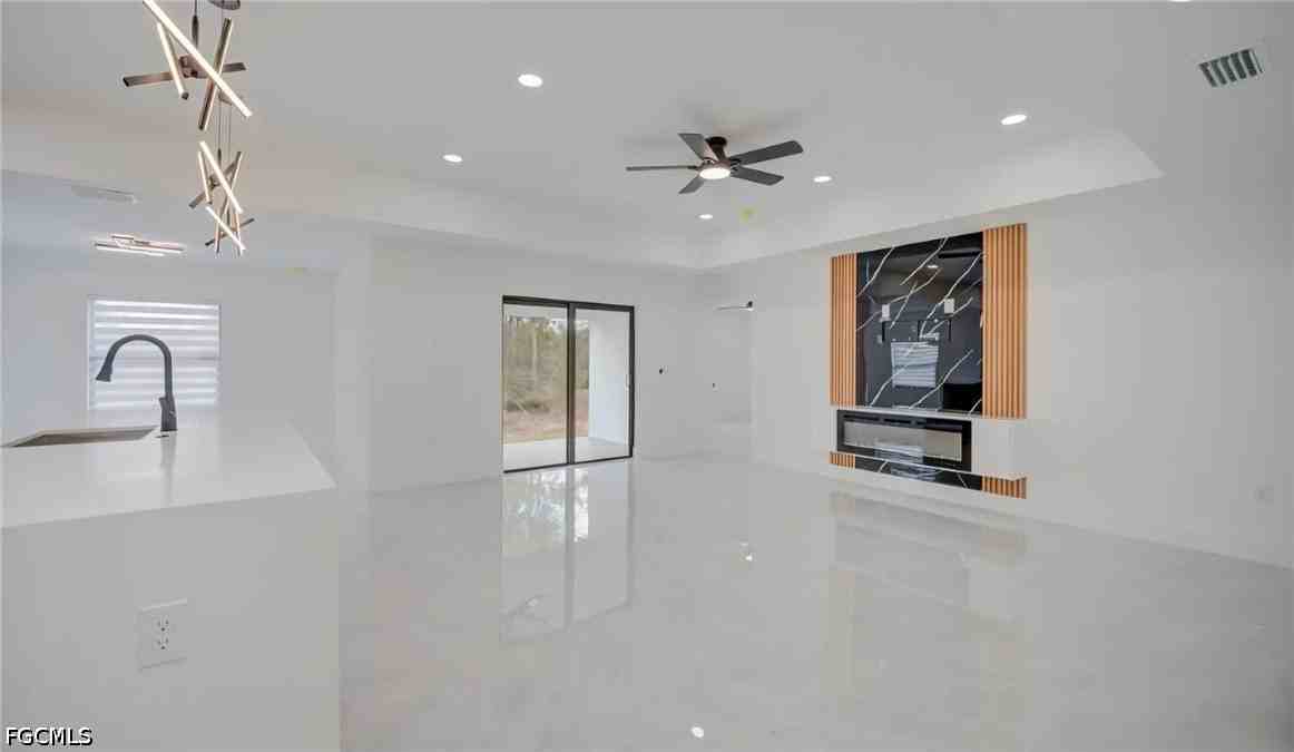 1025 Sentinela Blvd - Photo 2 of 13