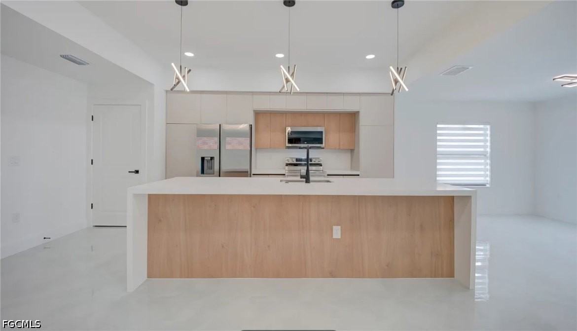 1025 Sentinela Blvd - Photo 4 of 13