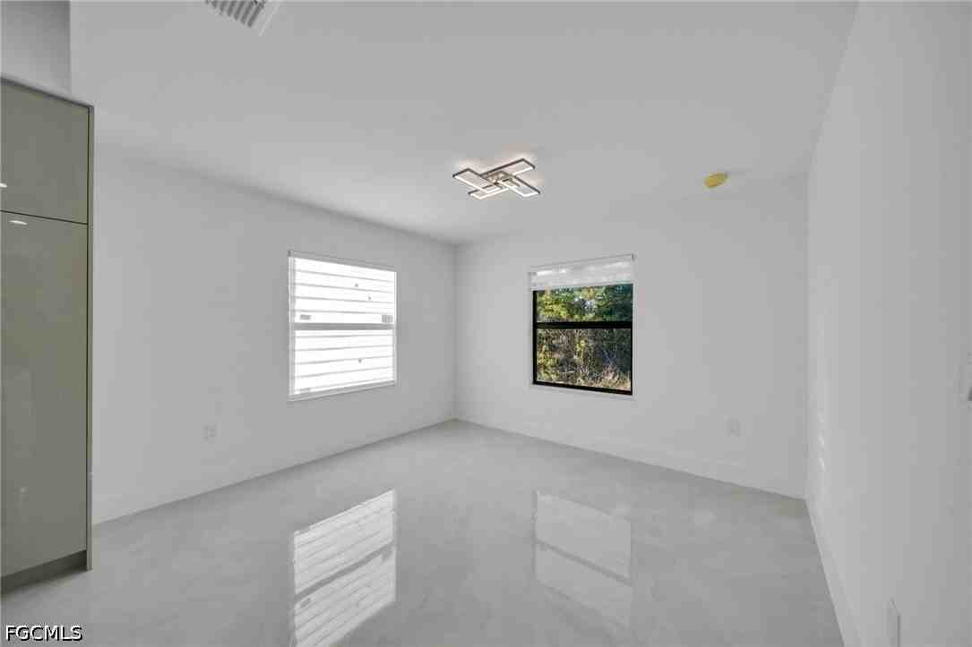 1025 Sentinela Blvd - Photo 6 of 13