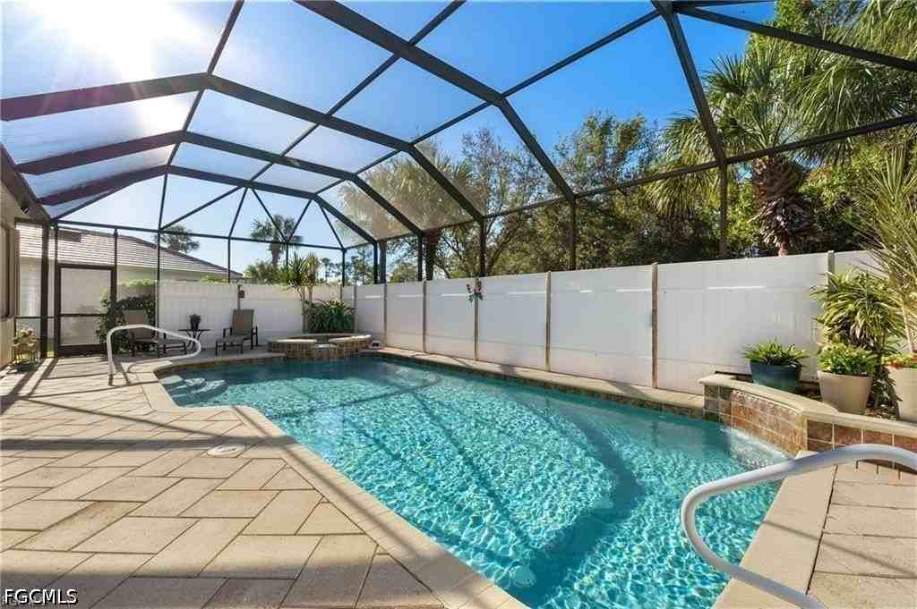 8872 King Henry Ct - Photo 2 of 18