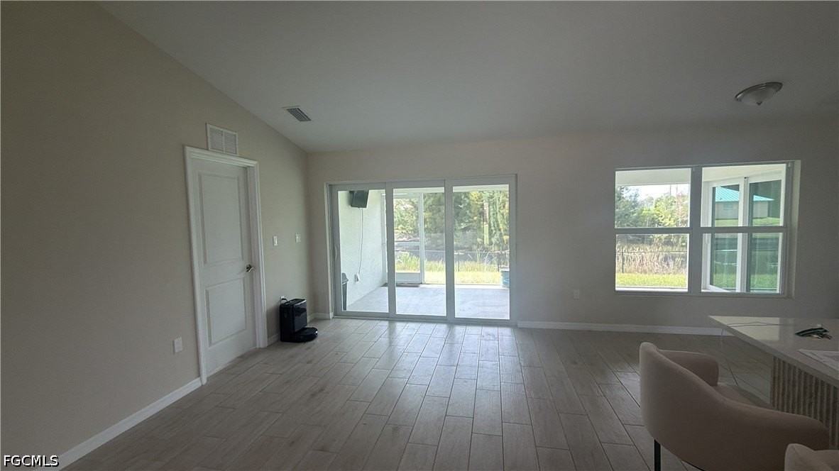 4034 Ne 9th Pl - Photo 6 of 17