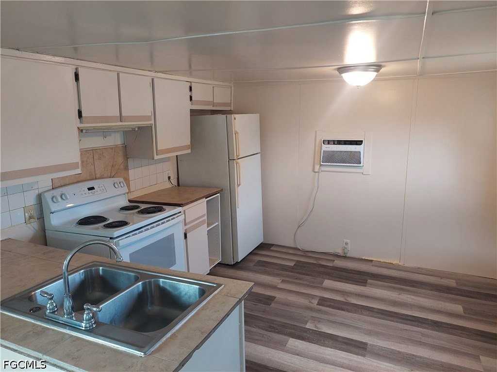 7771 Breeze Dr #7773 - Photo 4 of 7