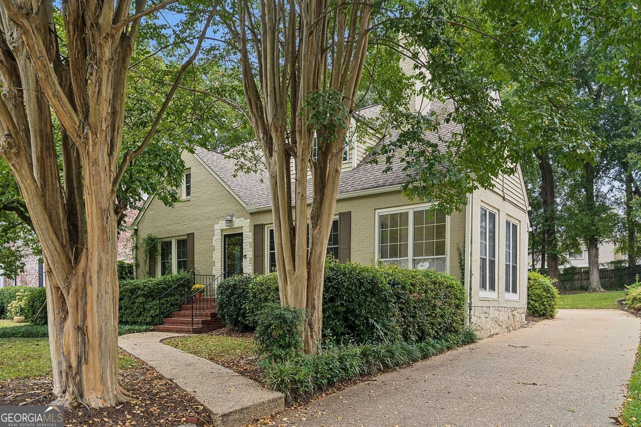 2918 N Hills Dr Ne - Photo 2 of 47