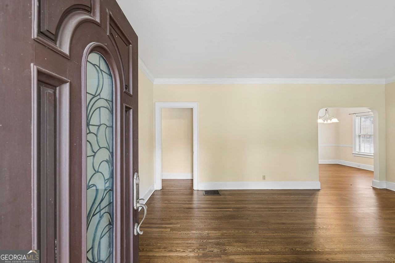 2918 N Hills Dr Ne - Photo 4 of 47