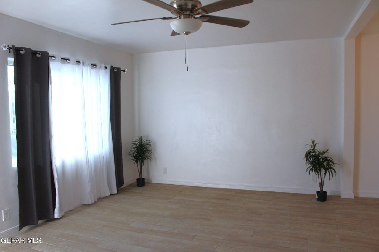 3819 Morehead Ave - Photo 4 of 15