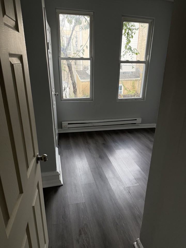 4452 N Gratz St #1 - Photo 5 of 8
