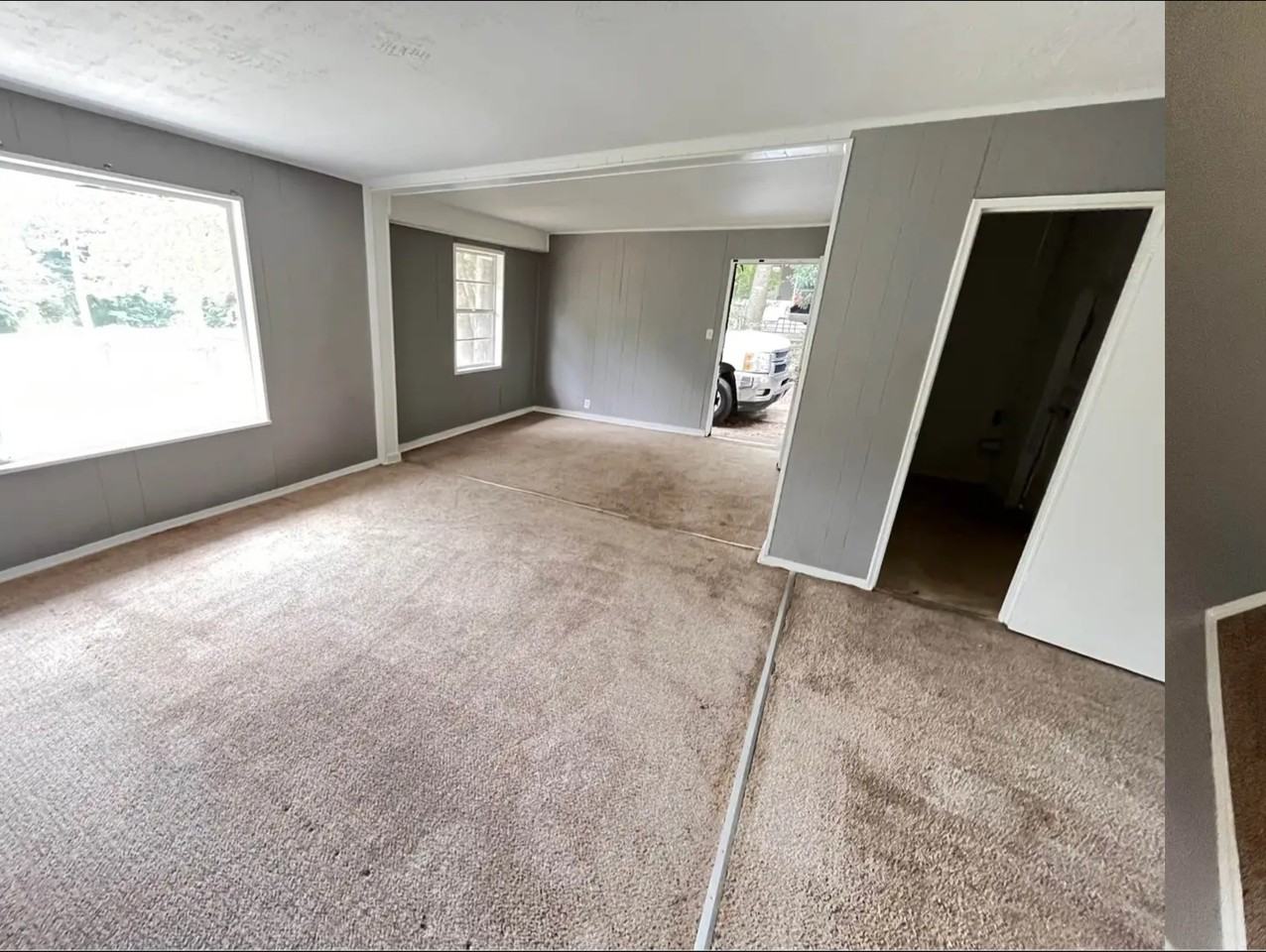 736 Vincent Ave Ne #0 - Photo 4 of 6