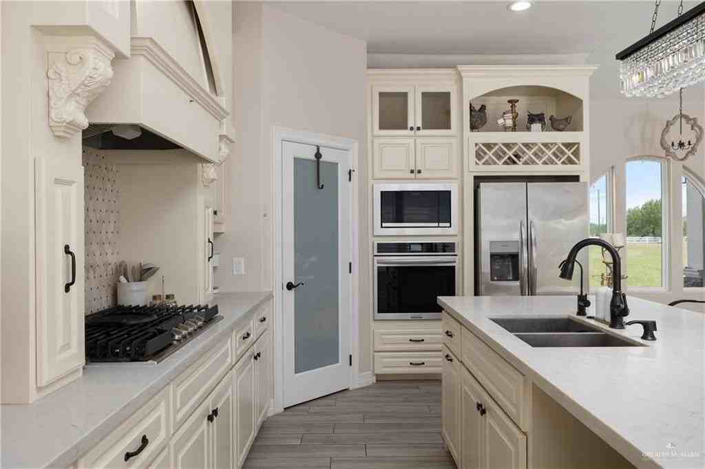 35002 Longhorn Dr - Photo 7 of 26