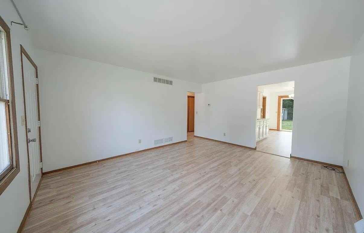 707 Thomas St #707 - Photo 3 of 14