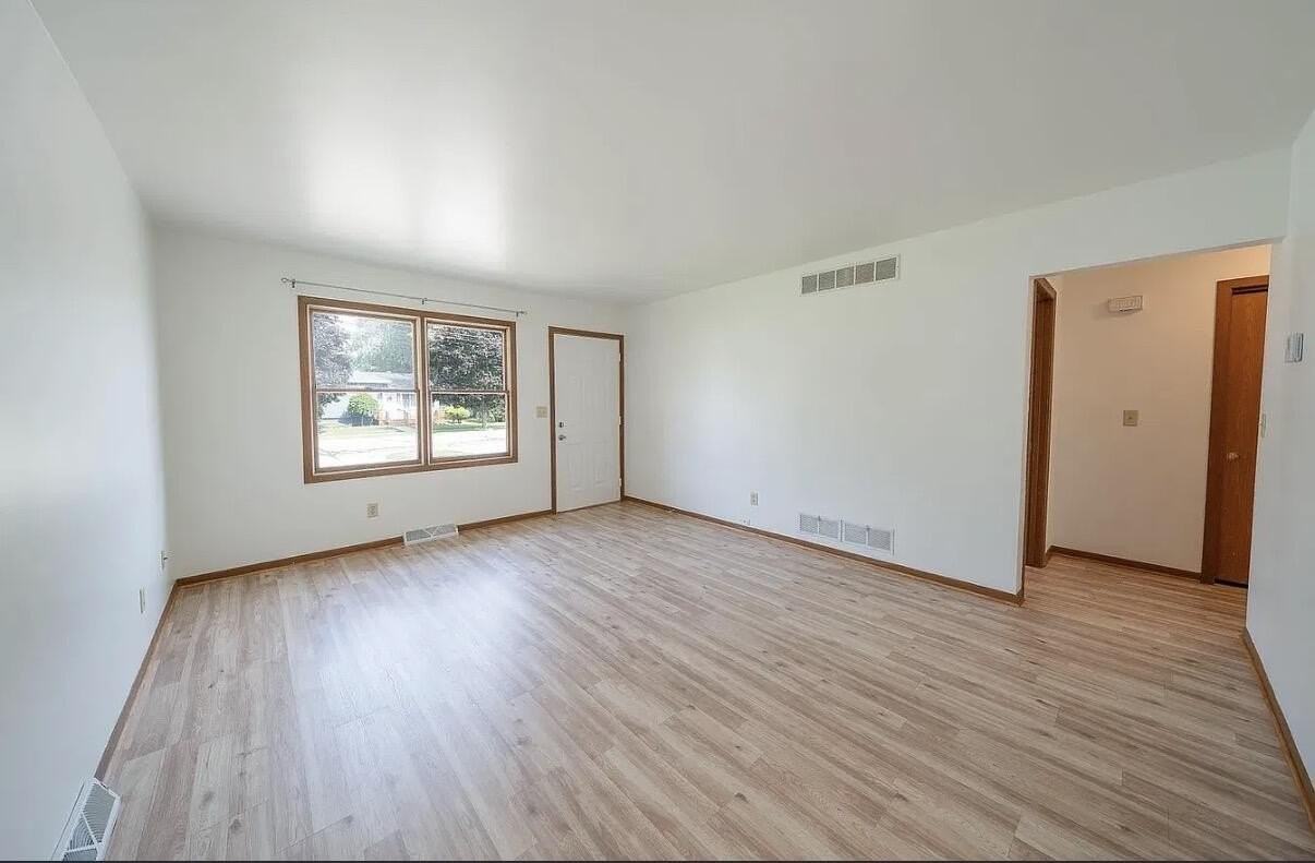 707 Thomas St #707 - Photo 4 of 14