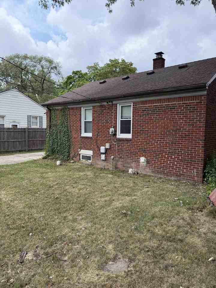19454 Washtenaw St - Photo 2 of 5