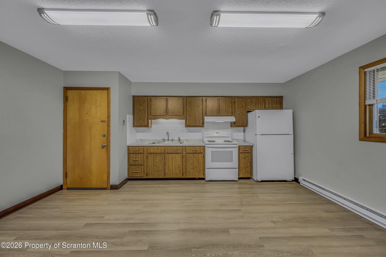 811 Moosic Rd - Photo 4 of 19