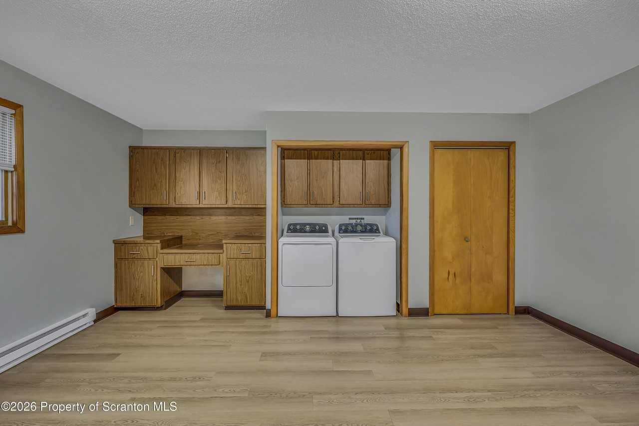 811 Moosic Rd - Photo 5 of 19