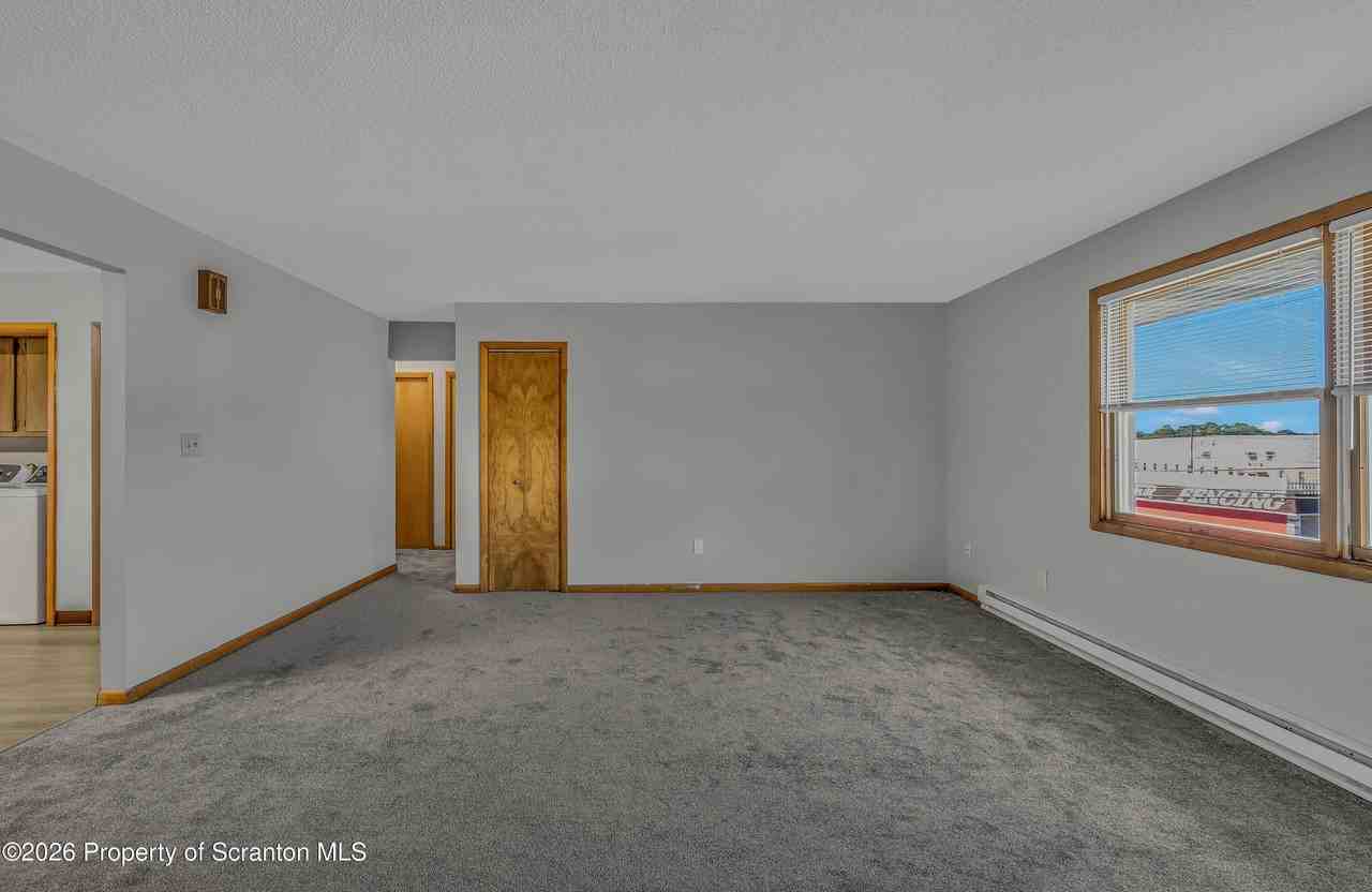 811 Moosic Rd - Photo 7 of 19